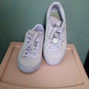 Gym shoes